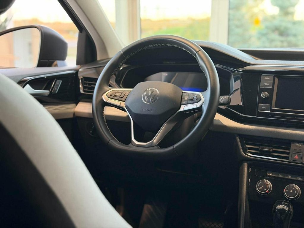 Volkswagen Taos Trendline | CARPLAY | CAMÉRA | SIÈGES & VOLANT CHAUFFANTS +++ 2023 à Laval, Québec - 11 - w1024h768px