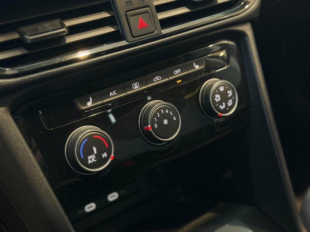 Volkswagen Taos Trendline | CARPLAY | CAMÉRA | SIÈGES & VOLANT CHAUFFANTS +++ 2023 à Laval, Québec - 16 - w1024h768px