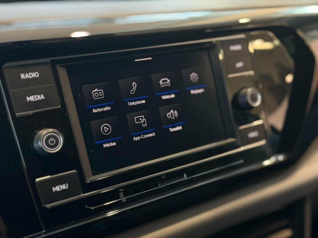 Volkswagen Taos Trendline | CARPLAY | CAMÉRA | SIÈGES & VOLANT CHAUFFANTS +++ 2023 à Laval, Québec - 18 - w1024h768px