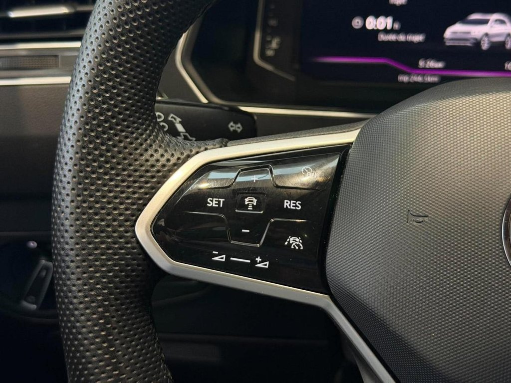 Volkswagen Tiguan Comfortline R-Line Black Edition 4MOTION | DÉMARREUR | TOIT PANO | CUIR | CARPLAY | CAMÉRA +++ 2022 à Laval, Québec - 14 - w1024h768px
