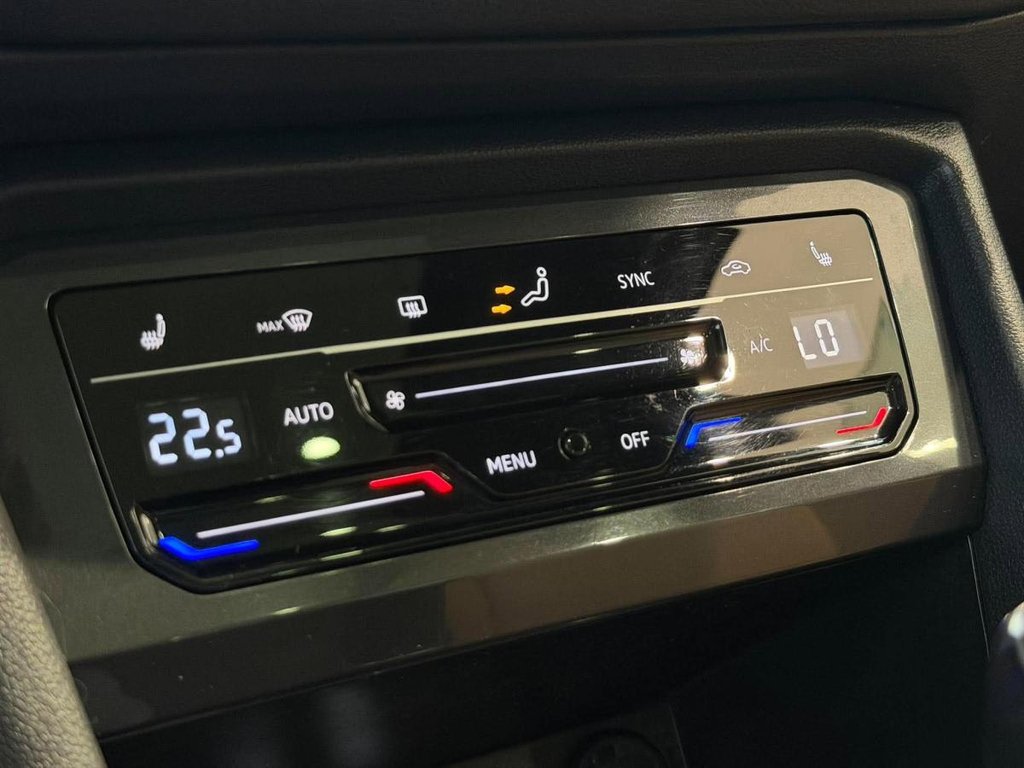 Volkswagen Tiguan Comfortline R-Line Black Edition 4MOTION | DÉMARREUR | TOIT PANO | CUIR | CARPLAY | CAMÉRA +++ 2022 à Laval, Québec - 17 - w1024h768px
