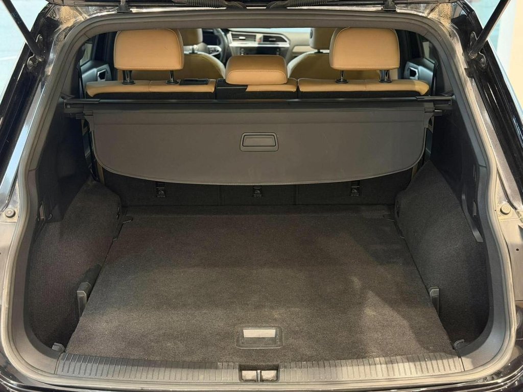 Volkswagen Tiguan Comfortline R-Line Black Edition 4MOTION | DÉMARREUR | TOIT PANO | CUIR | CARPLAY | CAMÉRA +++ 2022 à Laval, Québec - 9 - w1024h768px