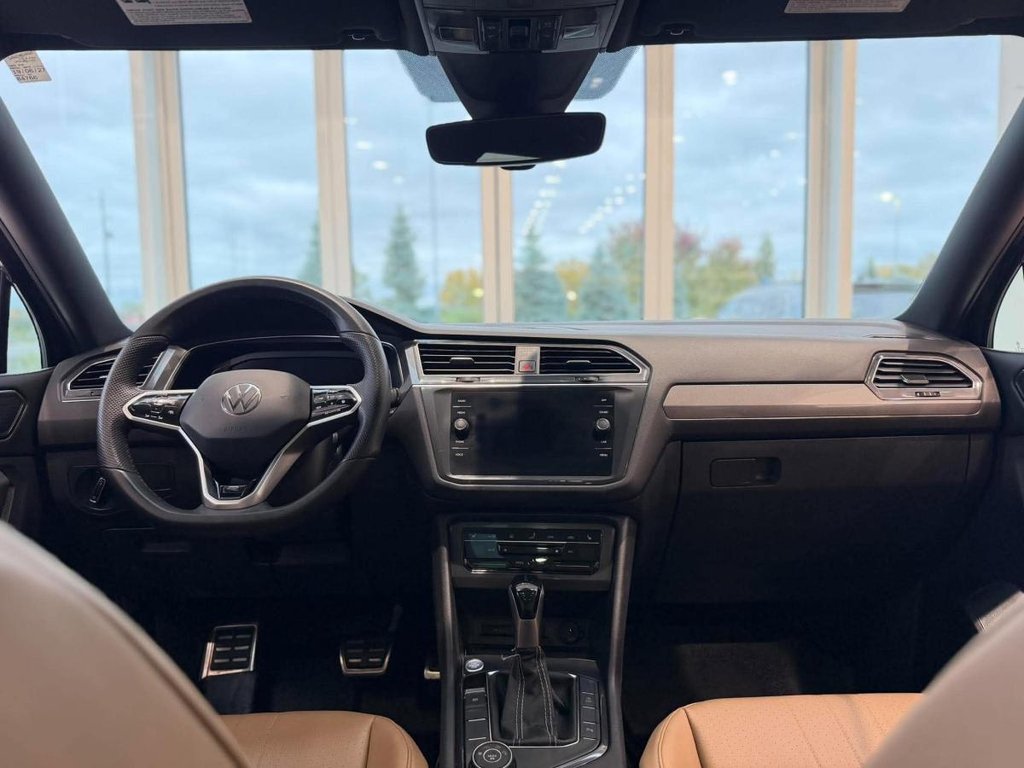 Volkswagen Tiguan Comfortline R-Line Black Edition 4MOTION | DÉMARREUR | TOIT PANO | CUIR | CARPLAY | CAMÉRA +++ 2022 à Laval, Québec - 11 - w1024h768px
