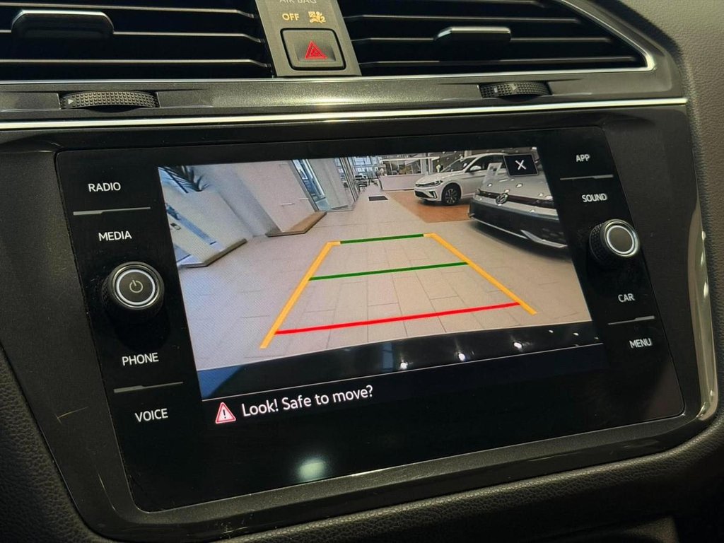 Volkswagen Tiguan Comfortline R-Line Black Edition 4MOTION | DÉMARREUR | TOIT PANO | CUIR | CARPLAY | CAMÉRA +++ 2022 à Laval, Québec - 19 - w1024h768px