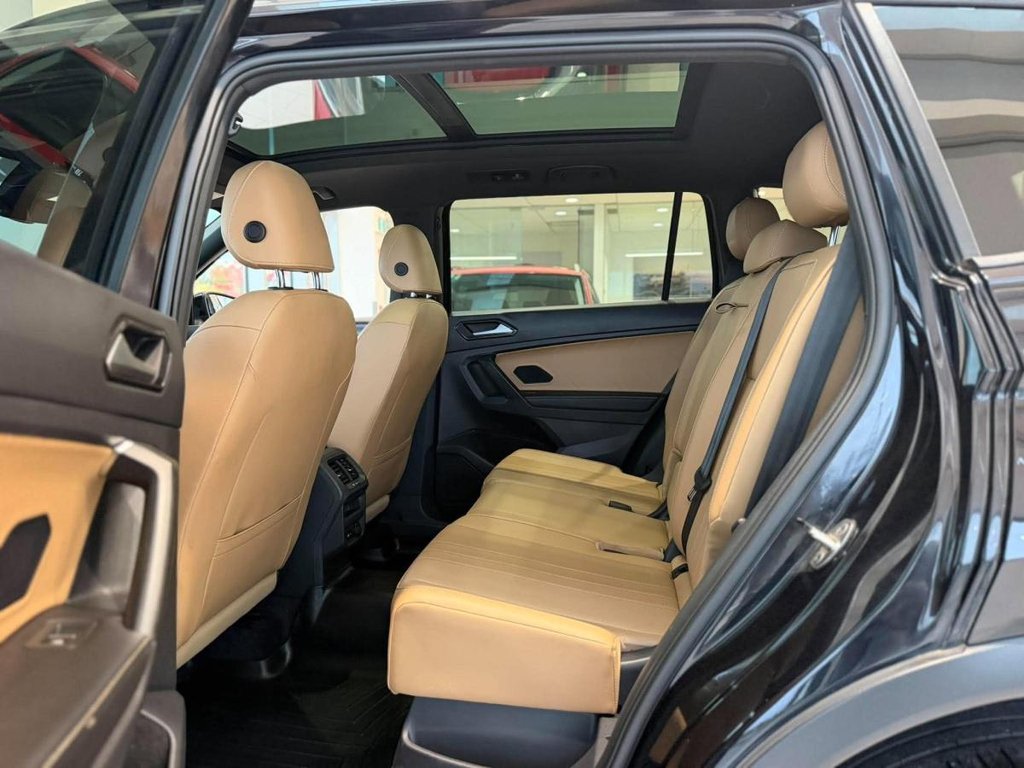 Volkswagen Tiguan Comfortline R-Line Black Edition 4MOTION | DÉMARREUR | TOIT PANO | CUIR | CARPLAY | CAMÉRA +++ 2022 à Laval, Québec - 10 - w1024h768px
