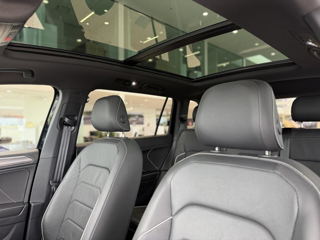 2023 Volkswagen Tiguan Highline R-Line | 4MOTION | CUIR | NAV | TOIT PANO | DÉMARREUR | CAMÉRA 360 | FENDER | CARPLAY +++ in Laval, Quebec - 21 - w1024h768px