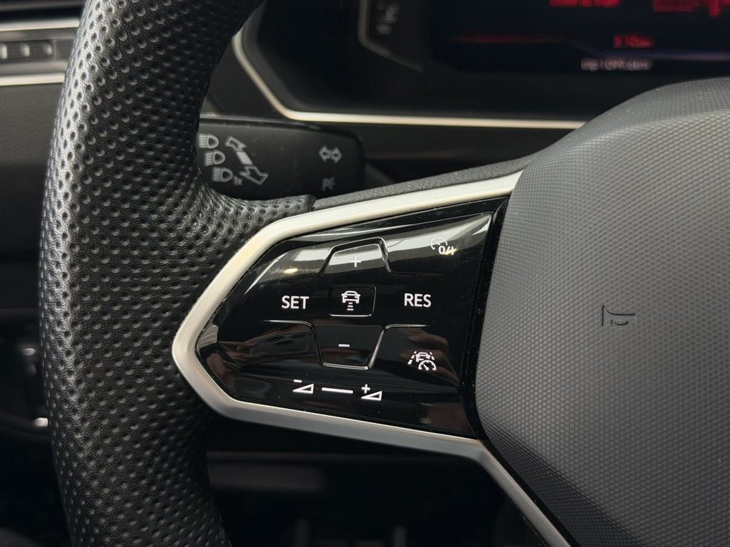 2023 Volkswagen Tiguan Highline R-Line | 4MOTION | CUIR | NAV | TOIT PANO | DÉMARREUR | CAMÉRA 360 | FENDER | CARPLAY +++ in Laval, Quebec - 14 - w1024h768px
