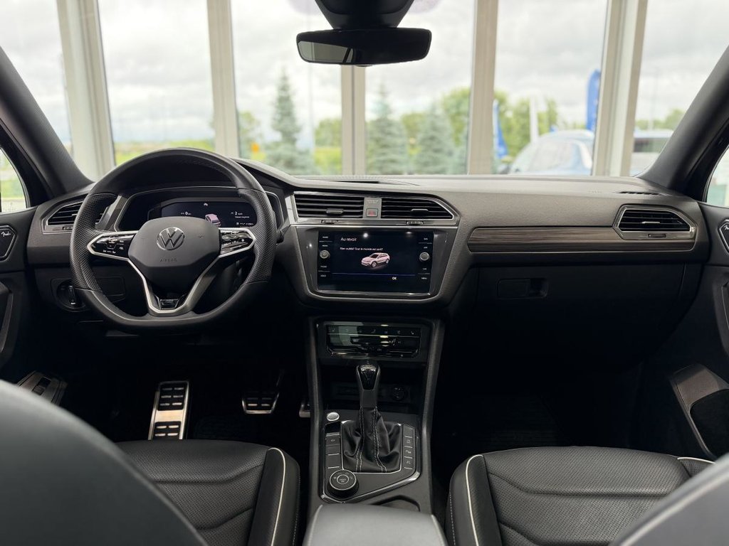 2023 Volkswagen Tiguan Highline R-Line | 4MOTION | CUIR | NAV | TOIT PANO | DÉMARREUR | CAMÉRA 360 | FENDER | CARPLAY +++ in Laval, Quebec - 11 - w1024h768px