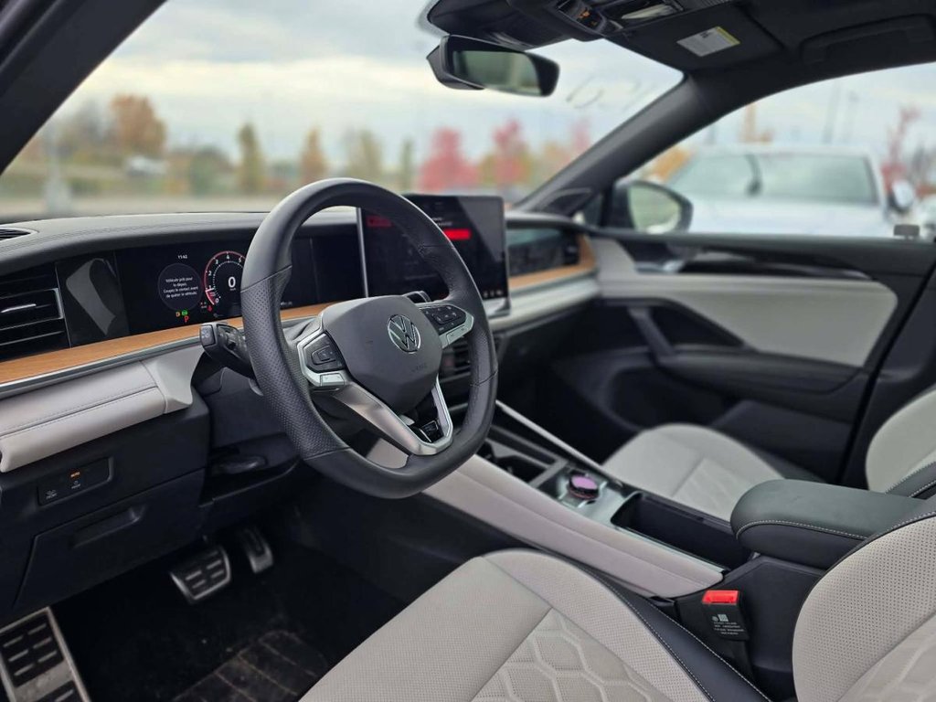 2026 Volkswagen Tiguan Highline R-Line Turbo 4MOTION | CAMÉRA 360 | HARMAN KARDON | NAV | TOIT PANO | CUIR | CARPLAY +++ in Laval, Quebec - 9 - w1024h768px