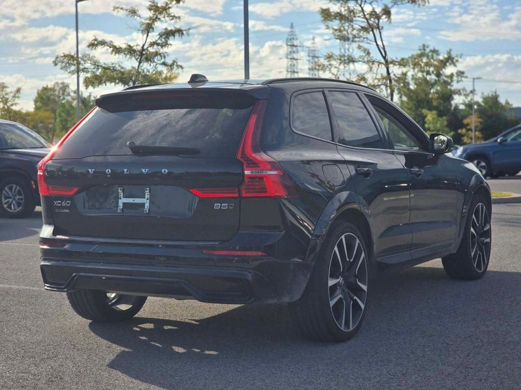 2024 Volvo XC60 B5 Ultimate Dark Theme AWD | CUIR | NAV | TOIT PANO | CAMÉRA 360 | BOWERS & WILKINS | CARPLAY +++ in Laval, Quebec - 8 - w1024h768px