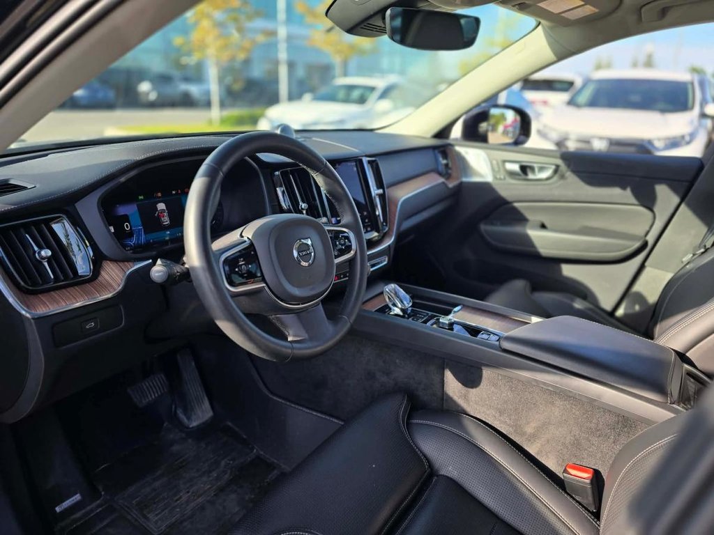 2024 Volvo XC60 B5 Ultimate Dark Theme AWD | CUIR | NAV | TOIT PANO | CAMÉRA 360 | BOWERS & WILKINS | CARPLAY +++ in Laval, Quebec - 9 - w1024h768px