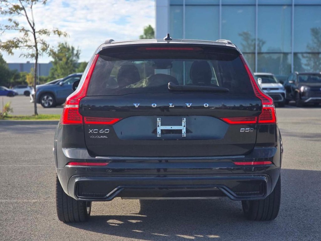 2024 Volvo XC60 B5 Ultimate Dark Theme AWD | CUIR | NAV | TOIT PANO | CAMÉRA 360 | BOWERS & WILKINS | CARPLAY +++ in Laval, Quebec - 7 - w1024h768px