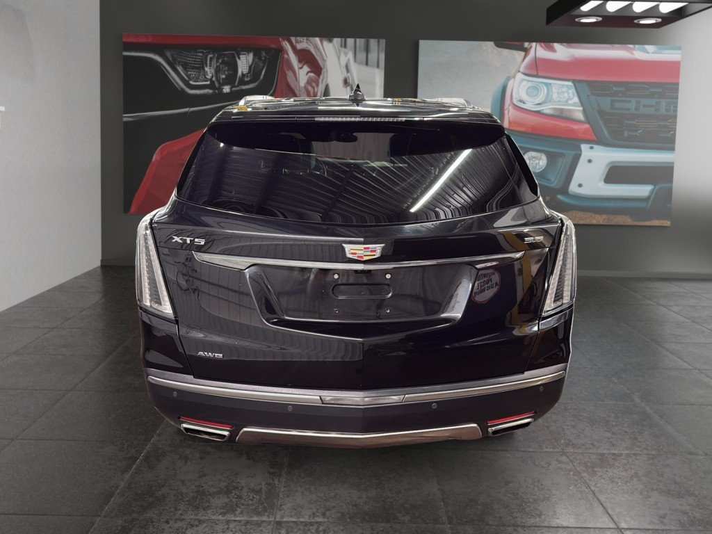 2017 Cadillac XT5 in Saint-Hyacinthe, Quebec - 3 - w1024h768px