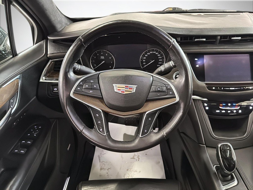 2017 Cadillac XT5 in Saint-Hyacinthe, Quebec - 12 - w1024h768px