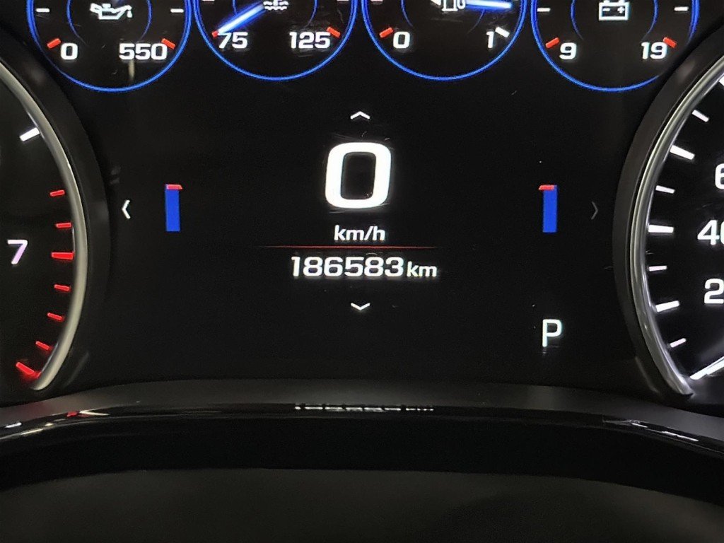 2017 Cadillac XT5 in Saint-Hyacinthe, Quebec - 13 - w1024h768px