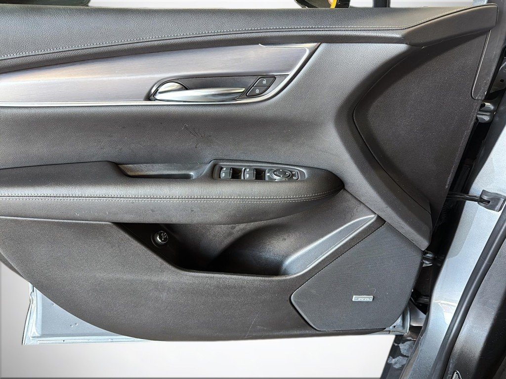 2022 Cadillac XT5 in Saint-Hyacinthe, Quebec - 13 - w1024h768px