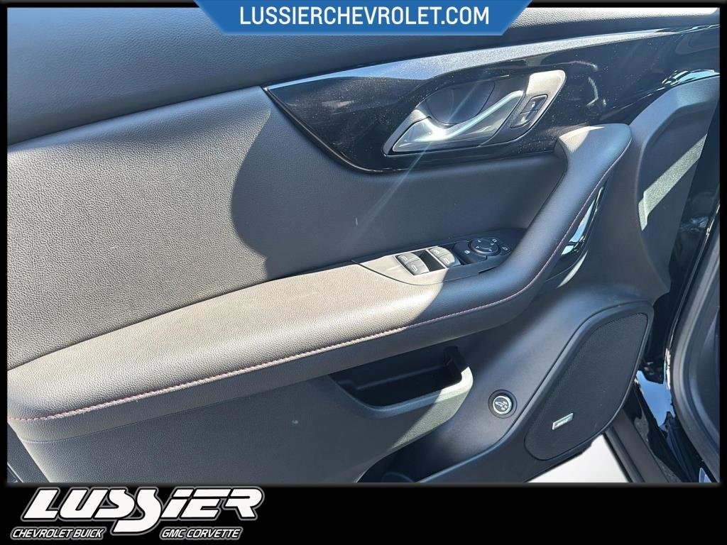 2025 Chevrolet BLAZER NON LUXURY SUV AWD RS in Saint-Hyacinthe, Quebec - 10 - w1024h768px