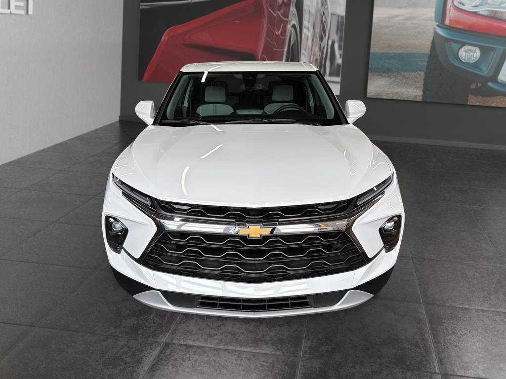 Chevrolet Blazer  2023 à Saint-Hyacinthe, Québec - 2 - w1024h768px