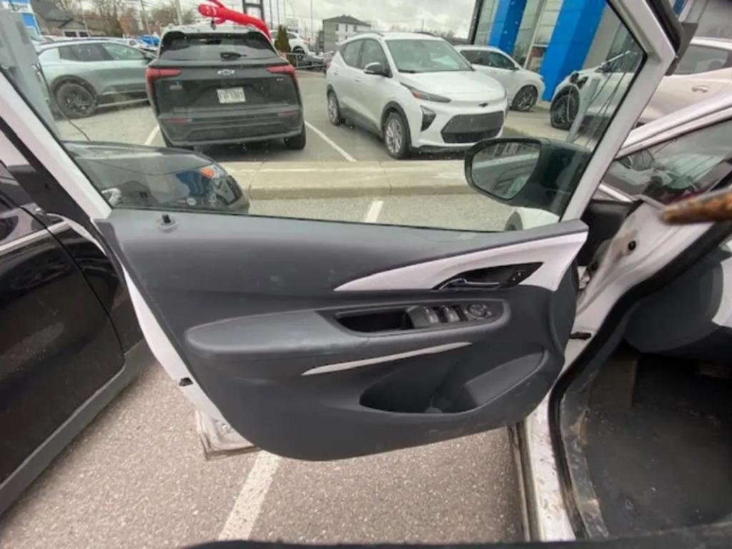 2017 Chevrolet Bolt in Saint-Hyacinthe, Quebec - 8 - w1024h768px
