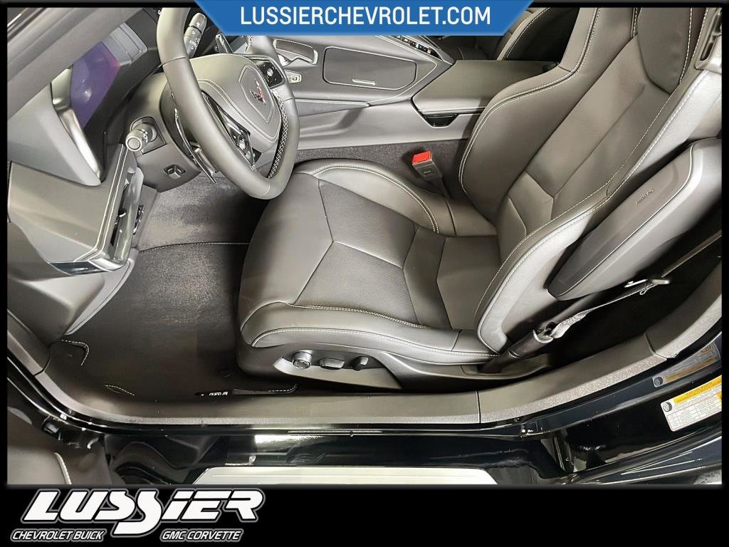 2025 Chevrolet CORVETTE STINGRAY CABRIOLET in Saint-Hyacinthe, Quebec - 7 - w1024h768px