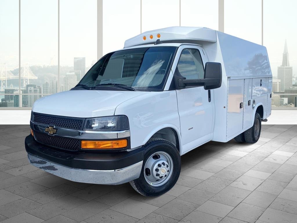 2022 Chevrolet Express in Saint-Hyacinthe, Quebec - 2 - w1024h768px