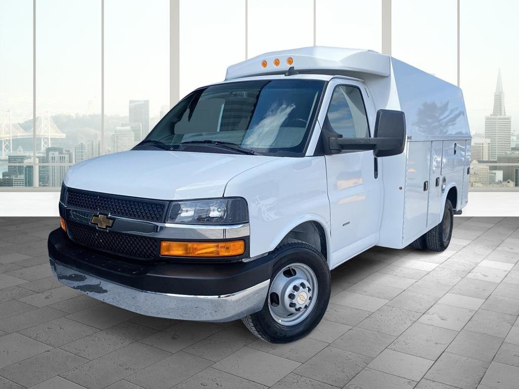 2022 Chevrolet Express in Saint-Hyacinthe, Quebec - 1 - w1024h768px