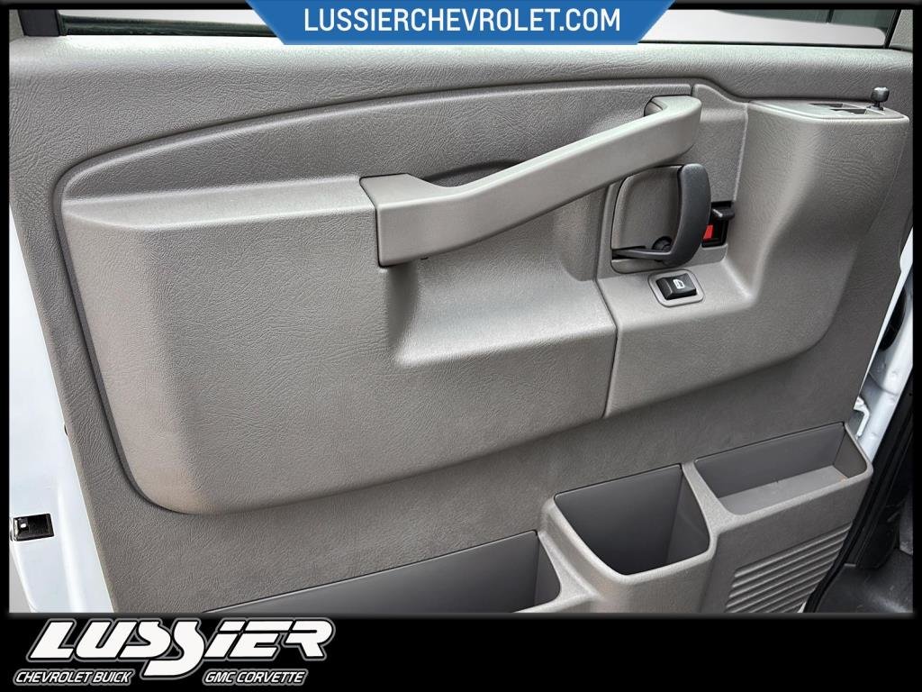 2024 Chevrolet FOURGONNETTE UTILITAIRE LONGUE EXPRESS in Saint-Hyacinthe, Quebec - 7 - w1024h768px
