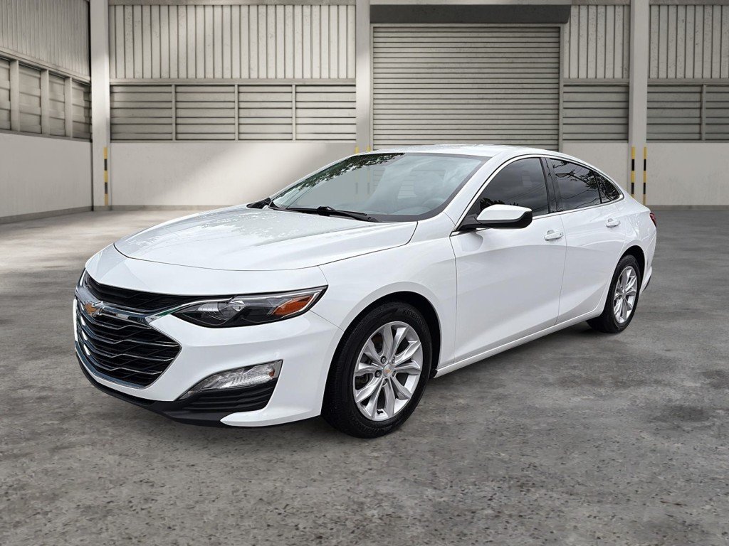 2022 Chevrolet MALIBU in Saint-Hyacinthe, Quebec - 1 - w1024h768px