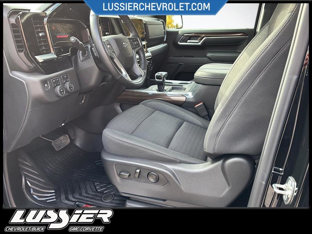 2025 Chevrolet Silverado 1500 in Saint-Hyacinthe, Quebec - 7 - w1024h768px