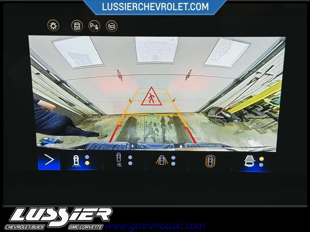 2024 Chevrolet SILVERADO CREW CAB EV in Saint-Hyacinthe, Quebec - 15 - w1024h768px