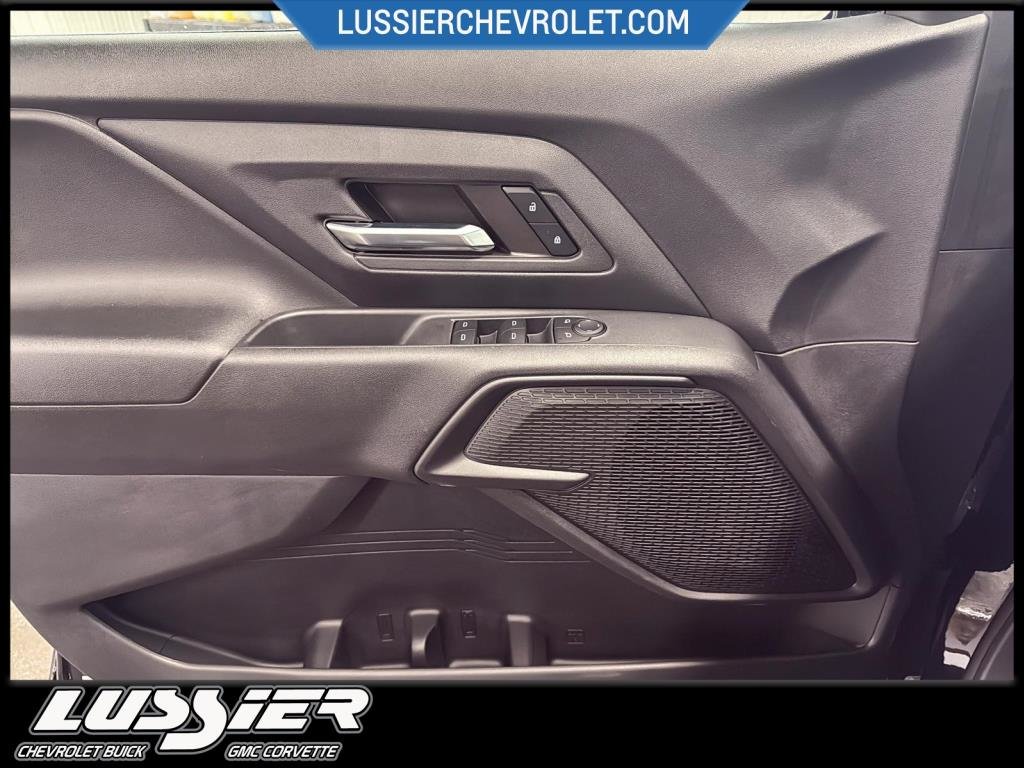 2024 Chevrolet SILVERADO CREW CAB EV in Saint-Hyacinthe, Quebec - 9 - w1024h768px