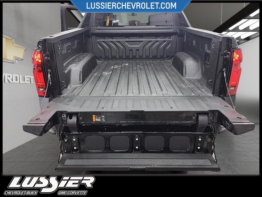 Chevrolet SILVERADO CREW CAB EV  2026 à Saint-Hyacinthe, Québec - 14 - w1024h768px