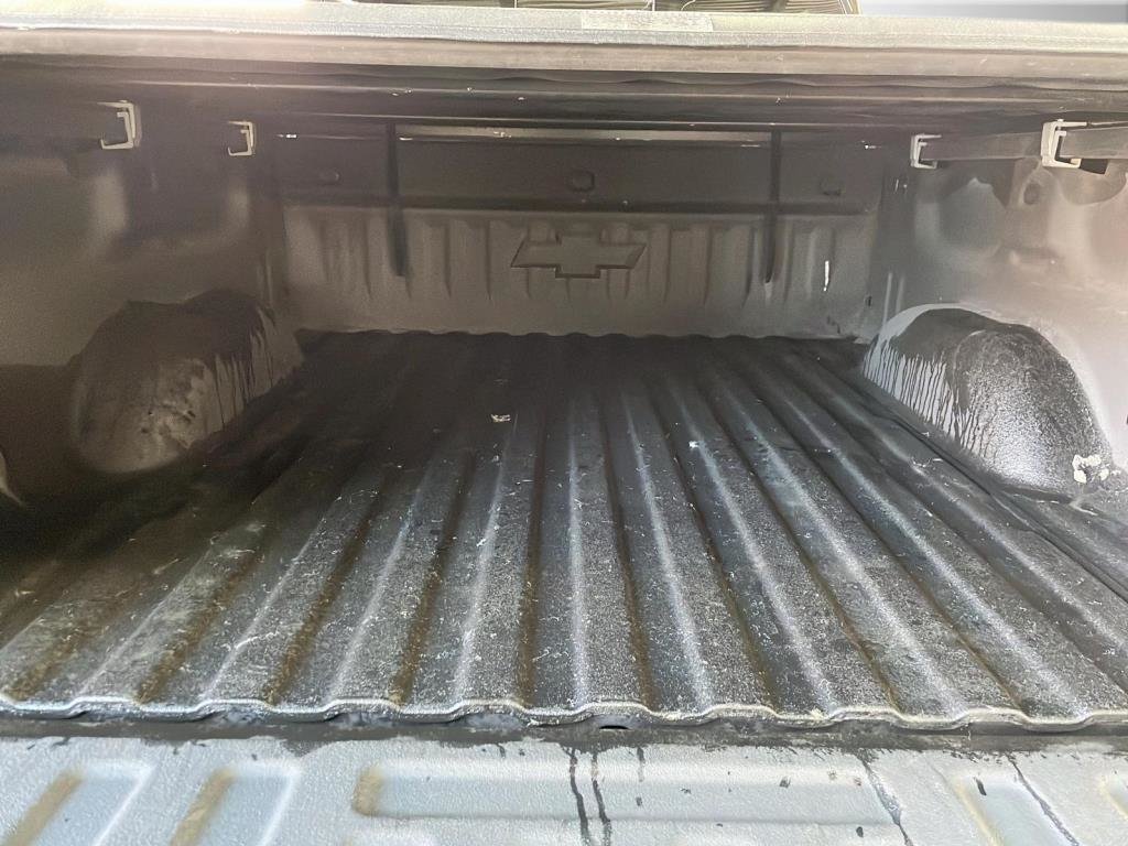 2017 Chevrolet Silverado in Saint-Hyacinthe, Quebec - 17 - w1024h768px