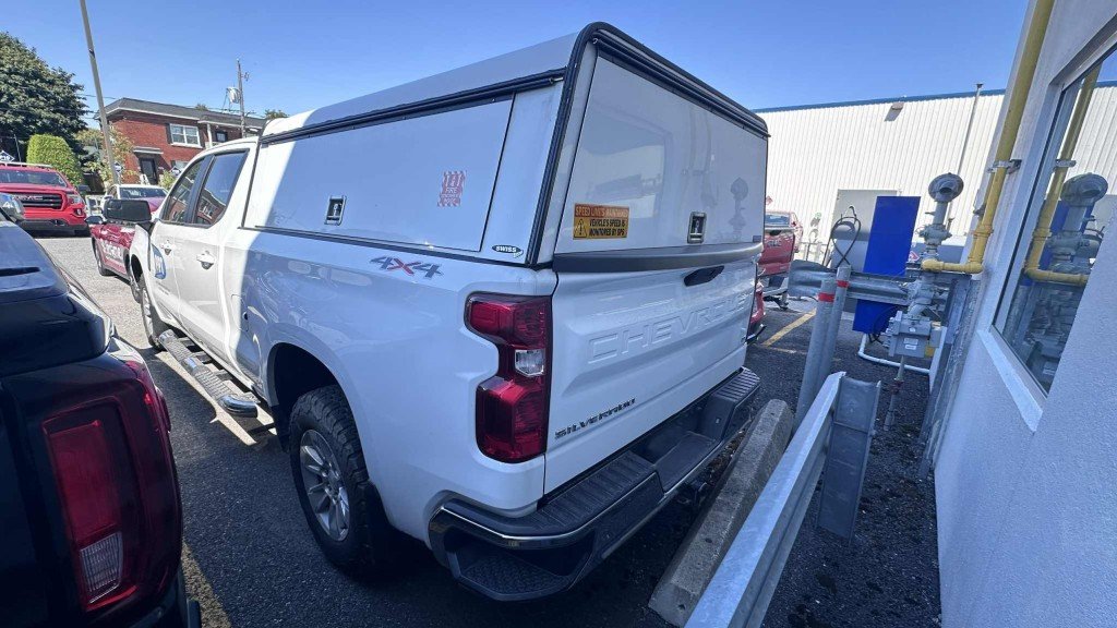 2021 Chevrolet SILVERADO in Saint-Hyacinthe, Quebec - 2 - w1024h768px