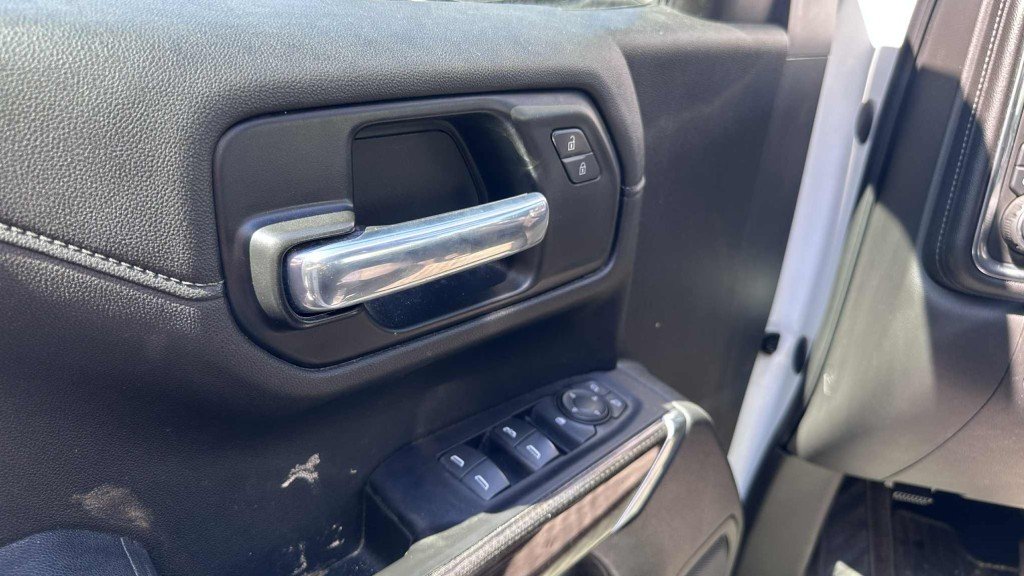 2021 Chevrolet SILVERADO in Saint-Hyacinthe, Quebec - 7 - w1024h768px