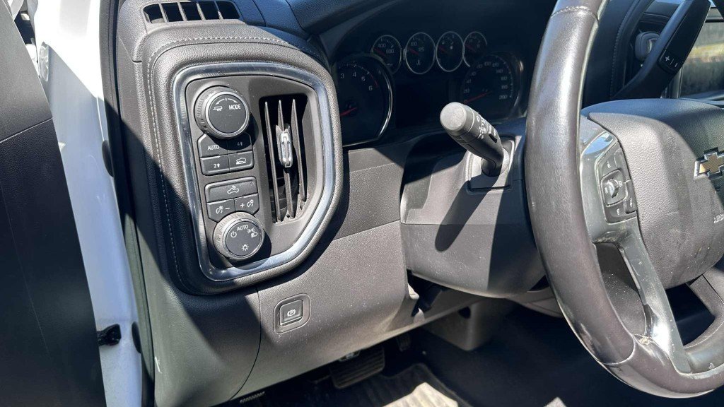 2021 Chevrolet SILVERADO in Saint-Hyacinthe, Quebec - 8 - w1024h768px