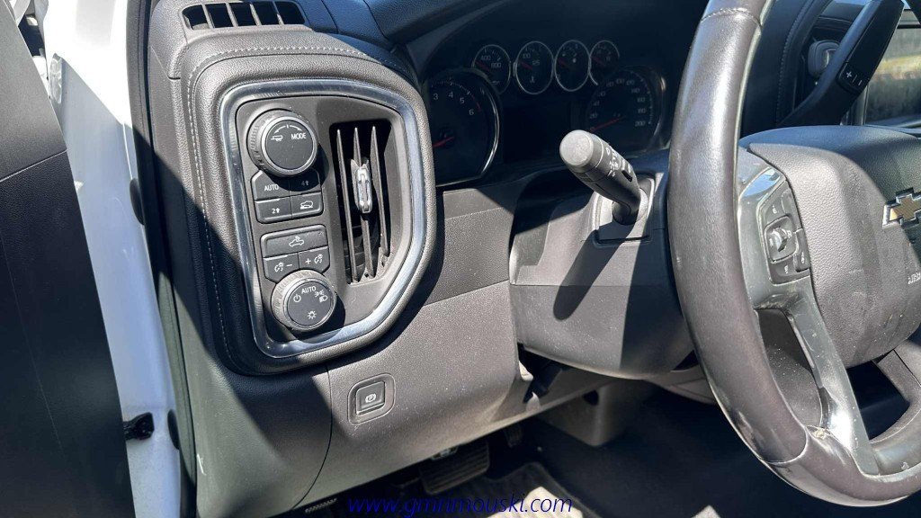 Chevrolet SILVERADO  2021 à Saint-Hyacinthe, Québec - 8 - w1024h768px