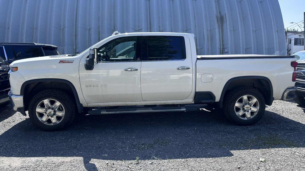 2023 Chevrolet Silverado in Saint-Hyacinthe, Quebec - 2 - w1024h768px