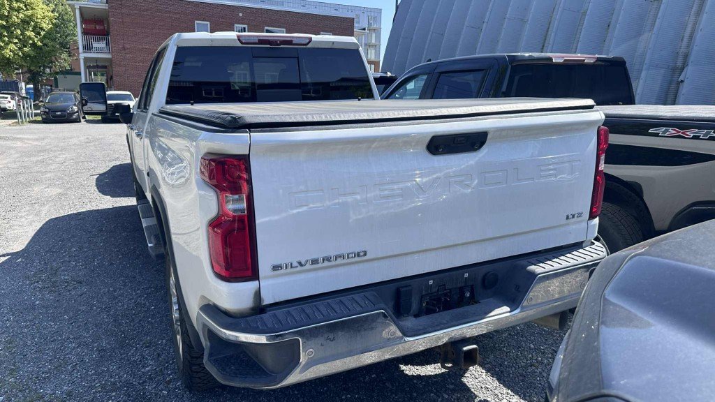 2023 Chevrolet Silverado in Saint-Hyacinthe, Quebec - 4 - w1024h768px