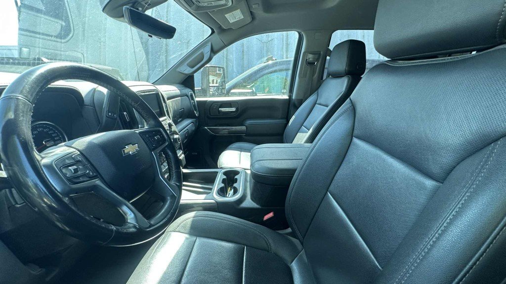 2023 Chevrolet Silverado in Saint-Hyacinthe, Quebec - 8 - w1024h768px