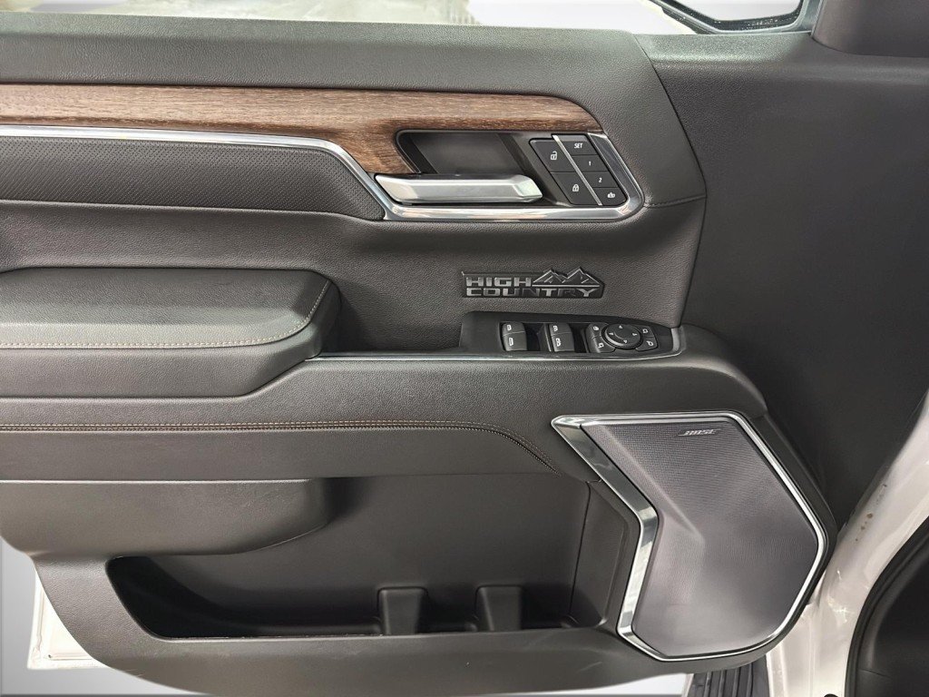 2023 Chevrolet SILVERADO in Saint-Hyacinthe, Quebec - 10 - w1024h768px