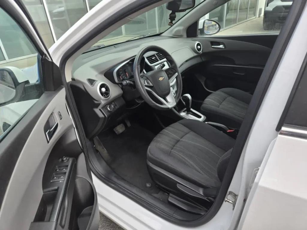Chevrolet Sonic  2017 à Saint-Hyacinthe, Québec - 8 - w1024h768px