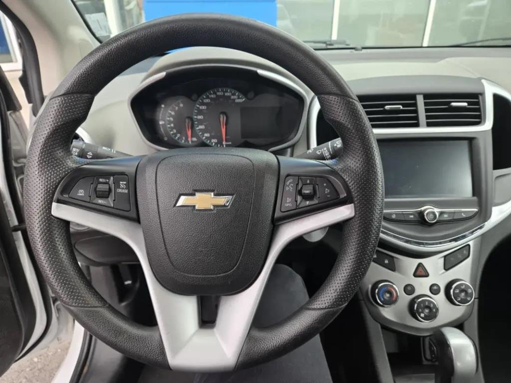 Chevrolet Sonic  2017 à Saint-Hyacinthe, Québec - 10 - w1024h768px