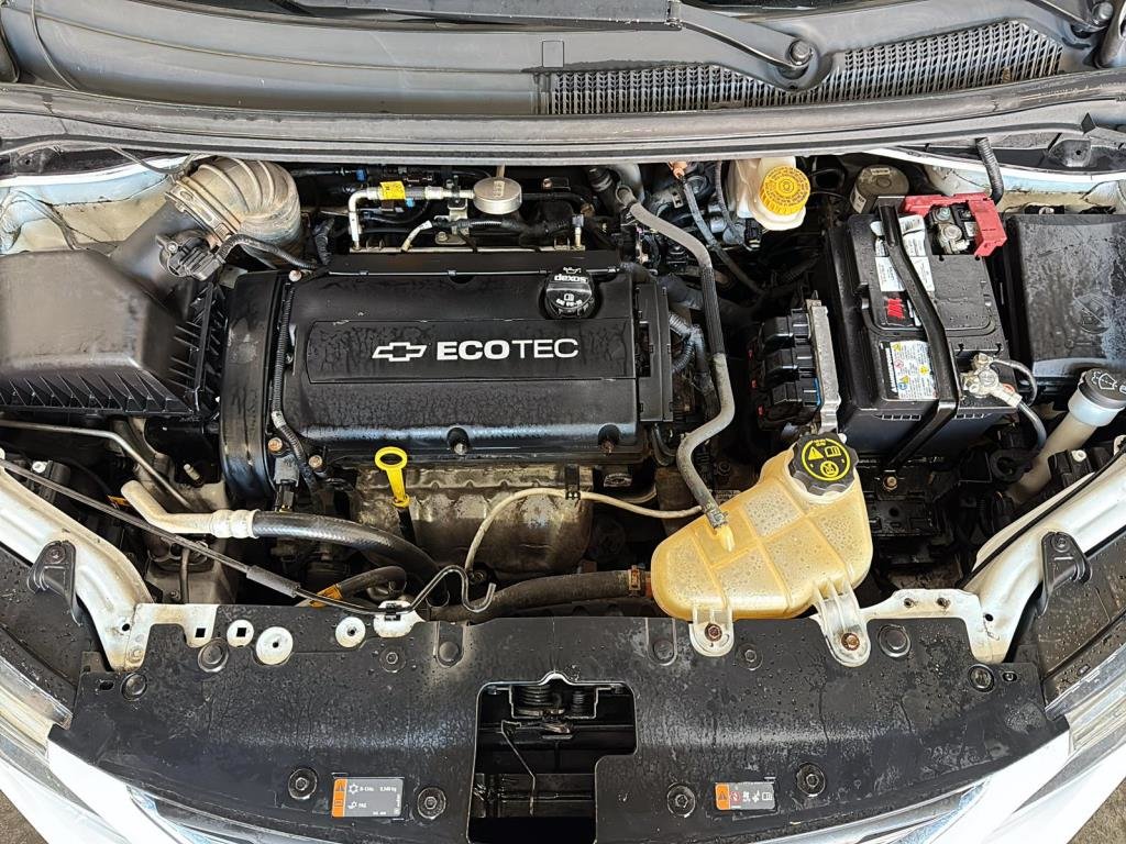 Chevrolet Sonic  2017 à Saint-Hyacinthe, Québec - 8 - w1024h768px