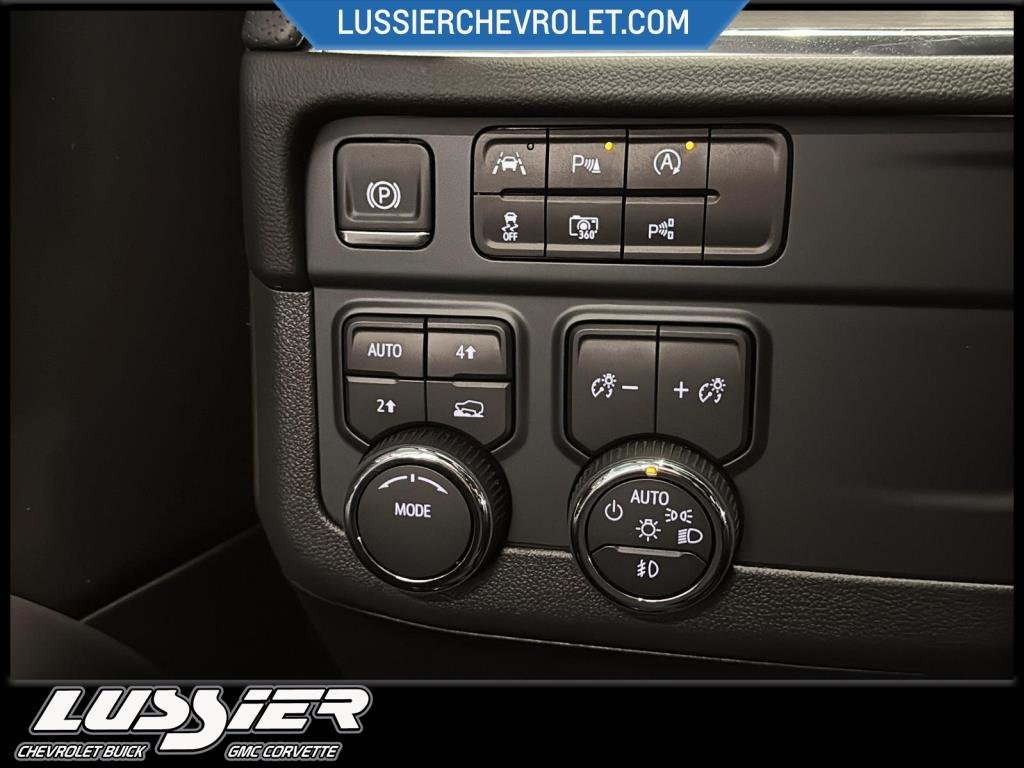 2025 Chevrolet SUBURBAN SÉRIE 1500 – 4 RM in Saint-Hyacinthe, Quebec - 16 - w1024h768px