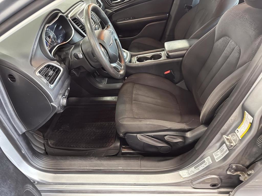 Chrysler 200  2016 à Saint-Hyacinthe, Québec - 9 - w1024h768px
