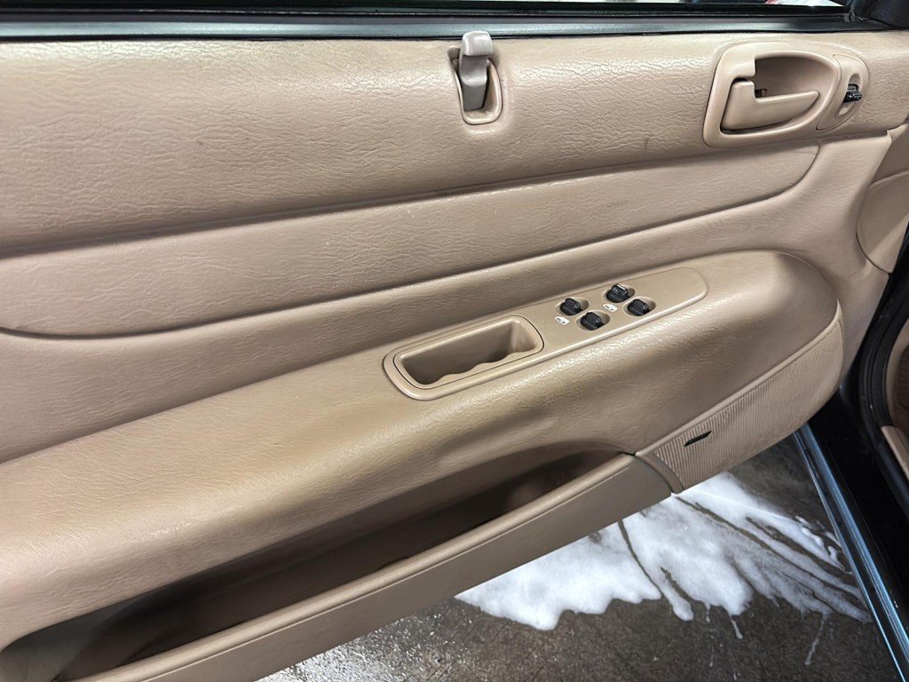 Chrysler Sebring  2001 à Saint-Hyacinthe, Québec - 8 - w1024h768px