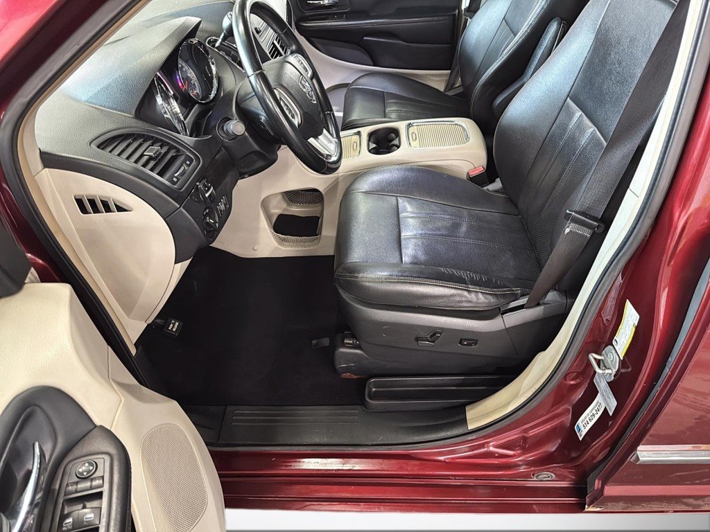 2017 Dodge Grand Caravan in Saint-Hyacinthe, Quebec - 9 - w1024h768px