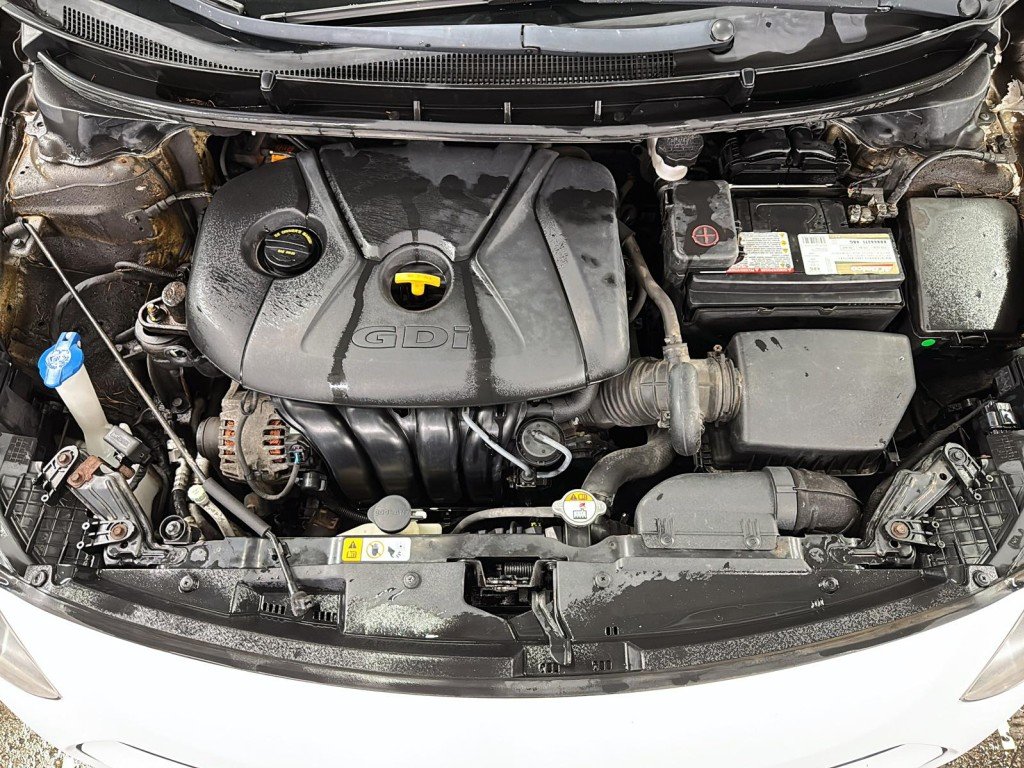 Hyundai ELANTRA GT  2014 à Saint-Hyacinthe, Québec - 8 - w1024h768px