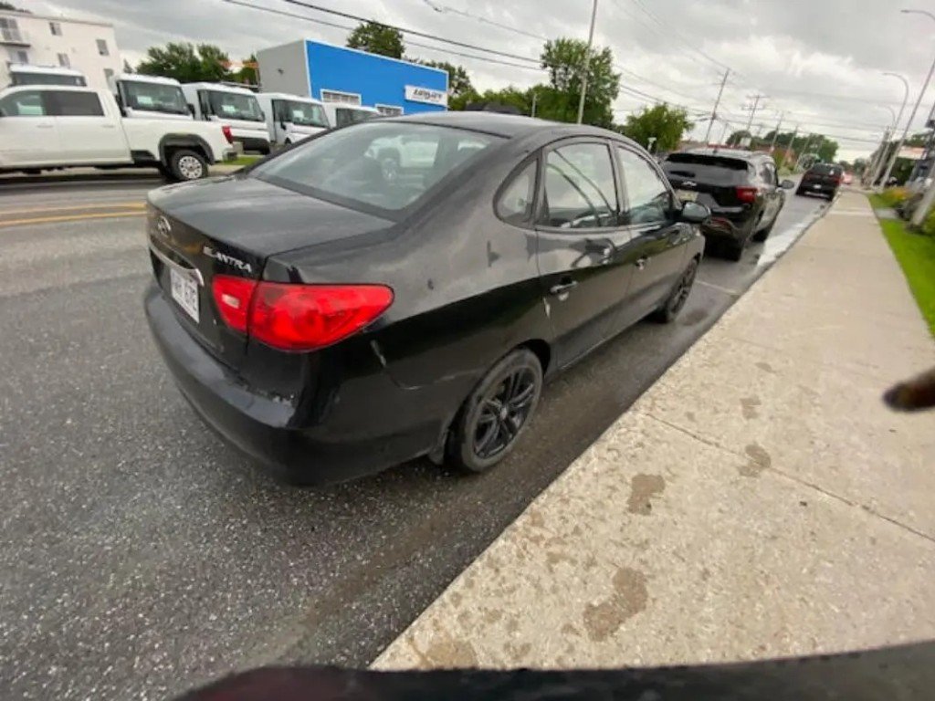 2010 Hyundai Elantra in Saint-Hyacinthe, Quebec - 4 - w1024h768px